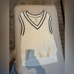Abercrombie & Fitch Ivory and Black Knit V-Neck